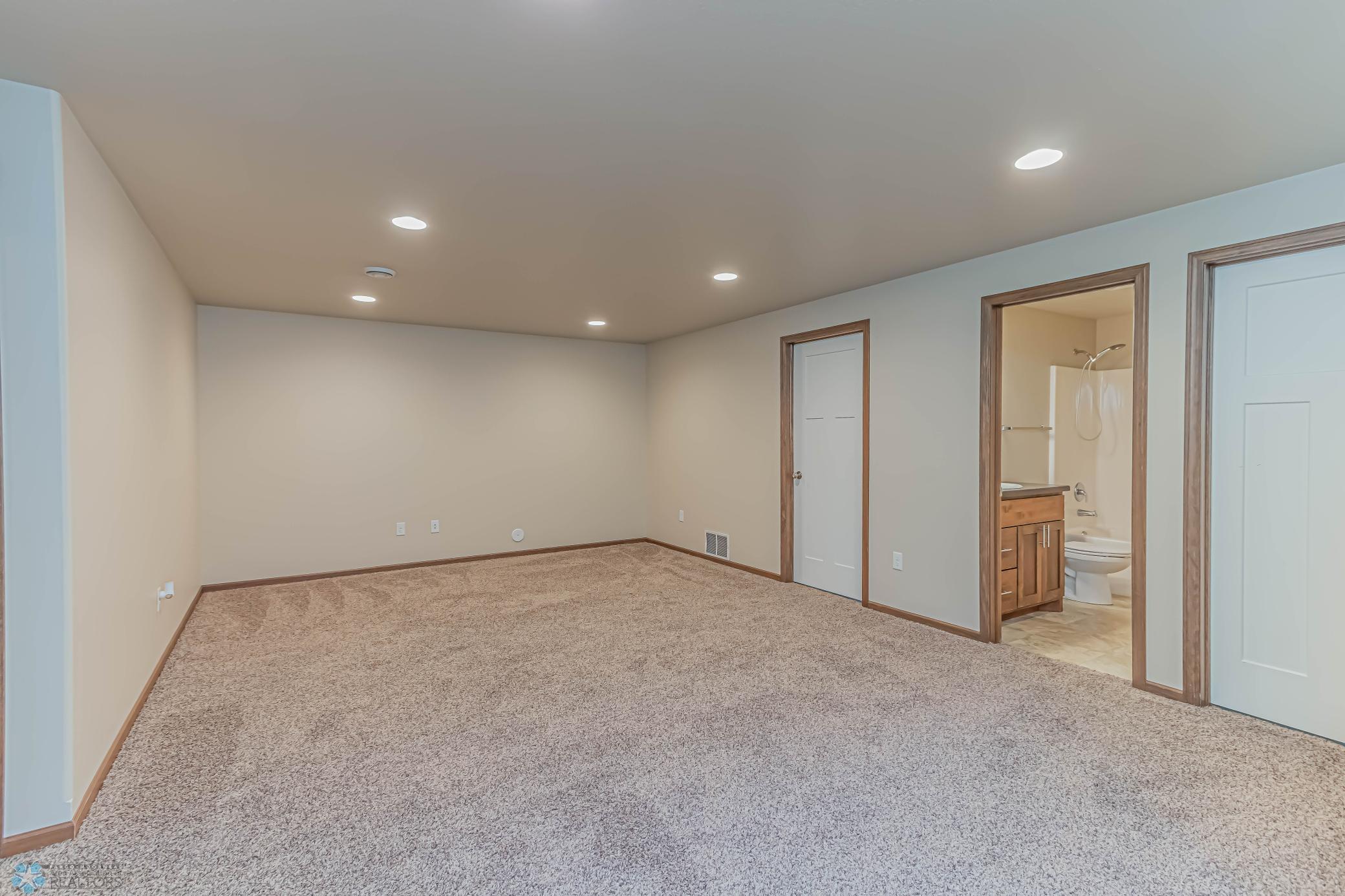 5491 38th Ave S, Fargo, ND 58104-17.jpg
