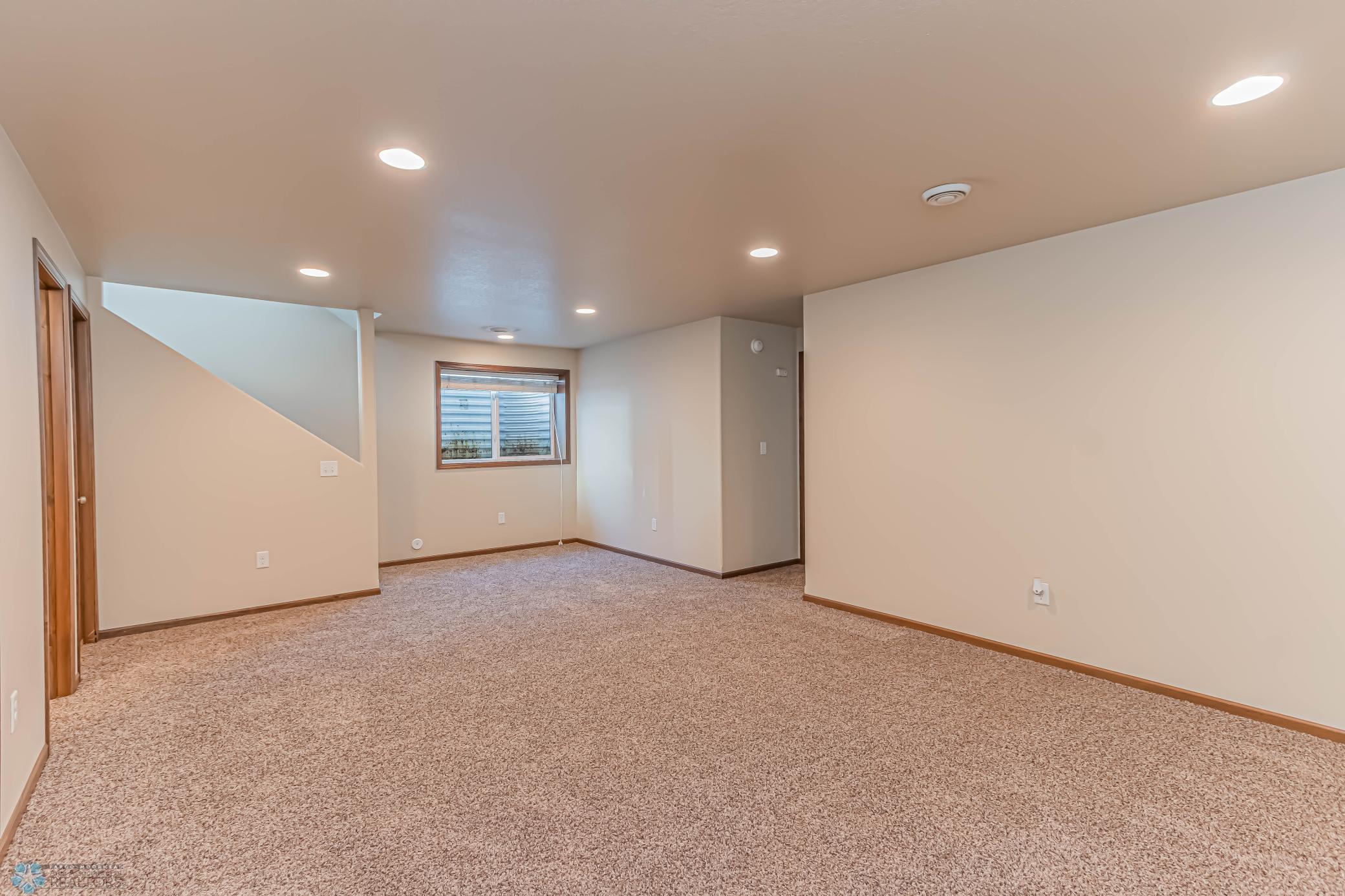 5491 38th Ave S, Fargo, ND 58104-19.jpg