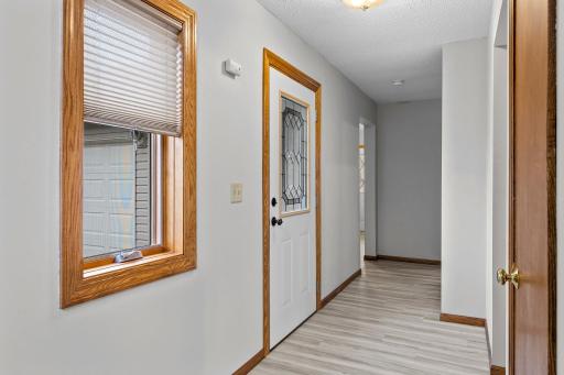 11-web-or-mls-37687 Elk Ave-22.jpg