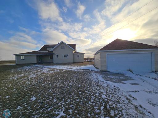 3905 160 1/2 Avenue SE, Mapleton, ND 58059