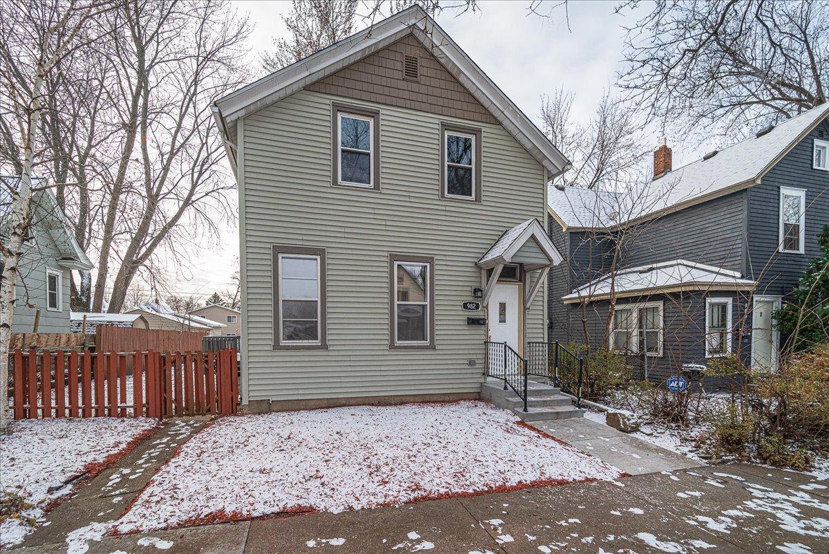 982 Conway Street, Saint Paul, MN 55106