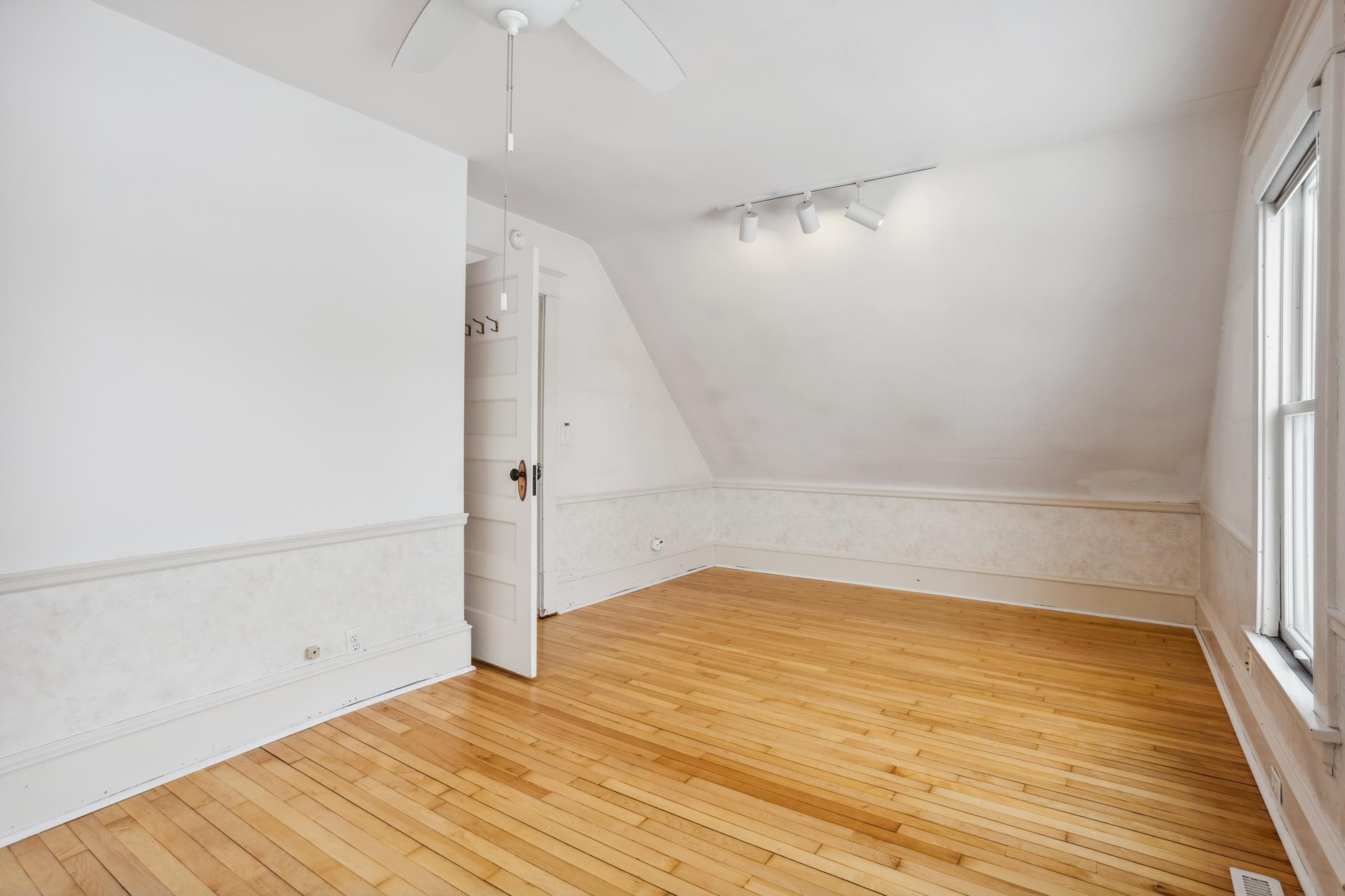 Another view of 2nd Bed