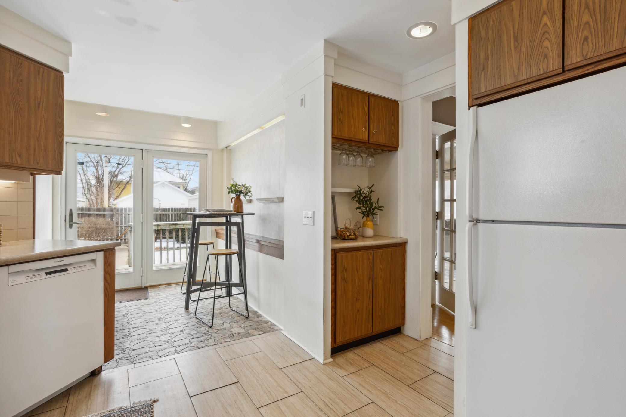 Another view of Eat-in