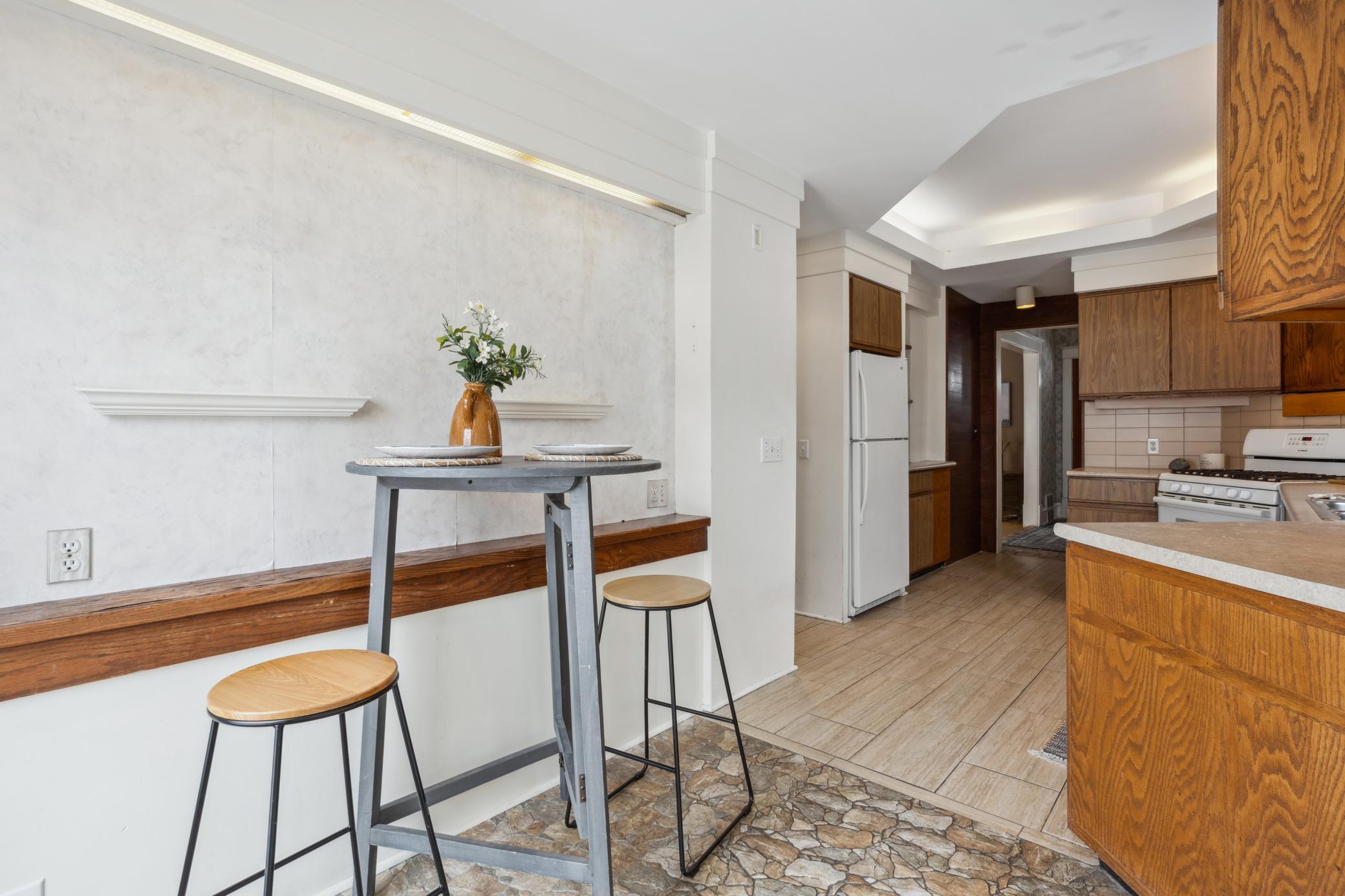 Another view of Eat-in