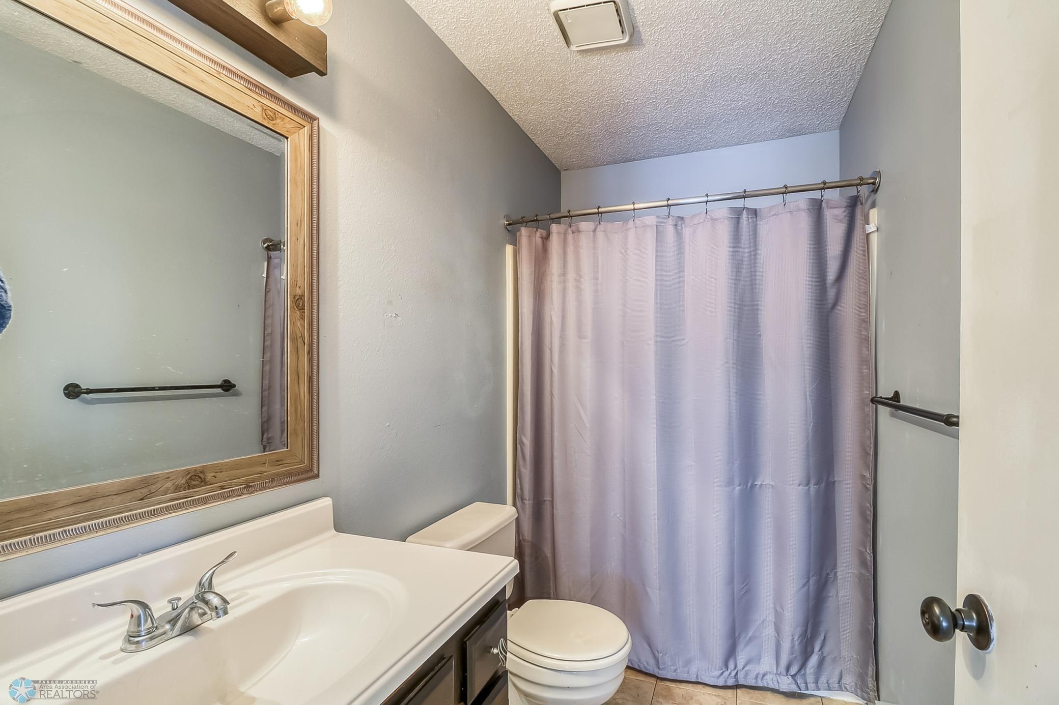 Bathroom1_1.jpg