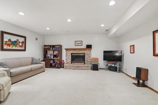 8557 Beacon Alcove, Saint Paul, MN 55125
