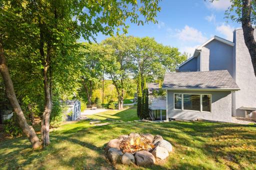 2090 Austrian Pine Lane, Hopkins, MN 55305