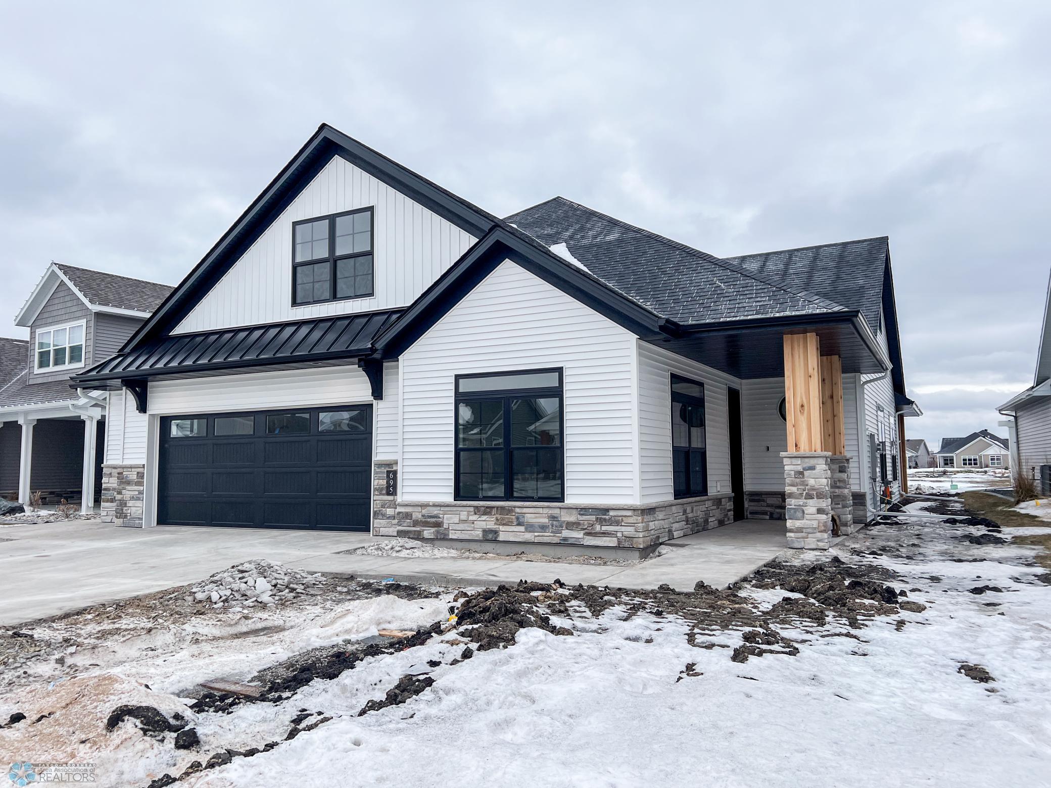 695 Rania Way W, West Fargo