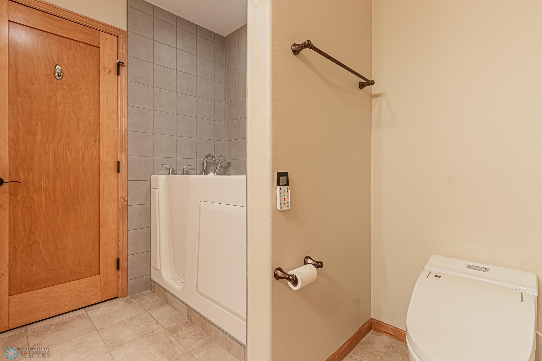2075 Rose Creek Blvd S, Fargo, ND-50.jpg