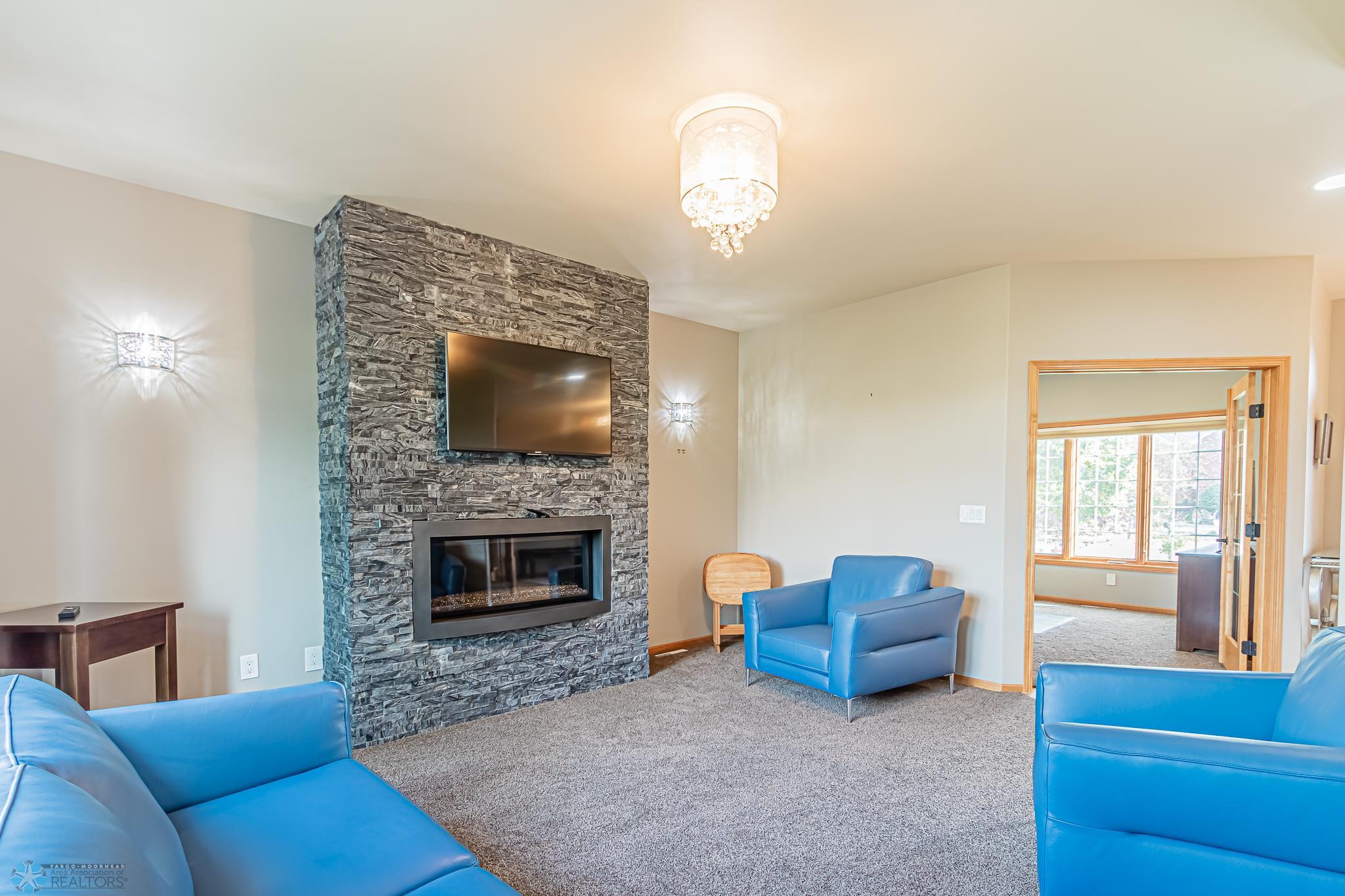 2075 Rose Creek Blvd S, Fargo, ND-75.jpg