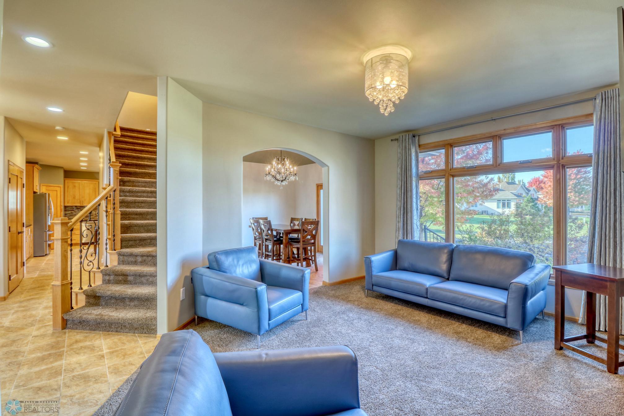 Familyroom1_2.jpg