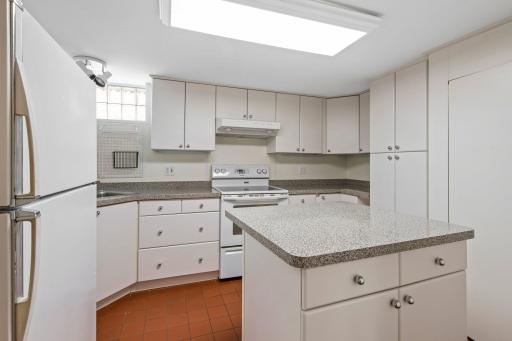 91-web-or-mls-5604_Abbott_Ave_S_Update_32_3.jpg