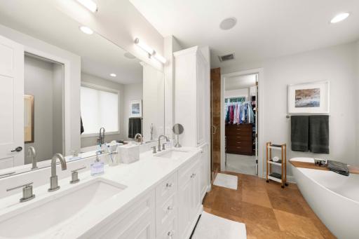 9530 Sky Lane, Eden Prairie, MN 55347