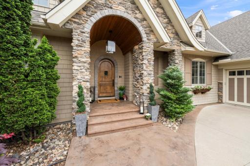 9530 Sky Lane, Eden Prairie, MN 55347