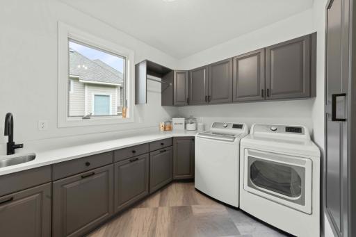 9530 Sky Lane, Eden Prairie, MN 55347