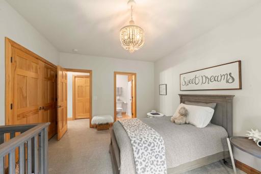 9530 Sky Lane, Eden Prairie, MN 55347