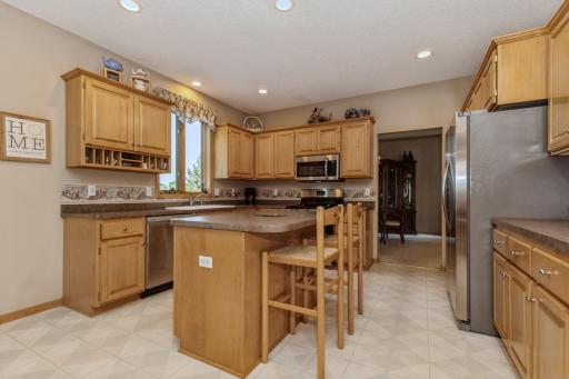 Lots of space in this kitchen, room for more than one cook!