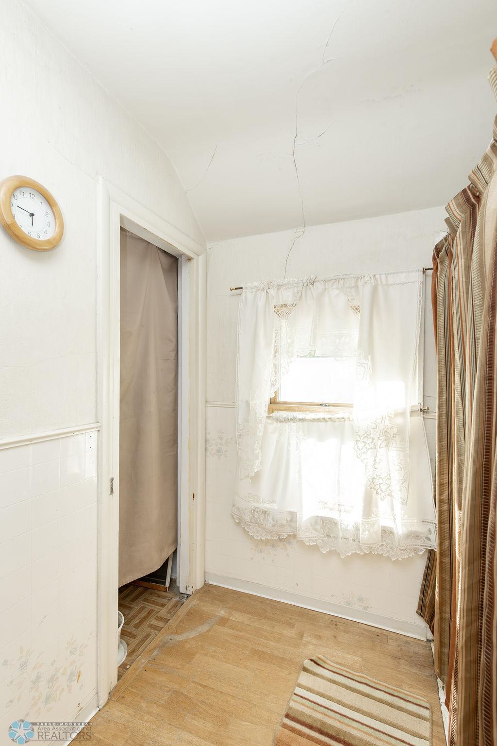 Bathroom w/ Closet