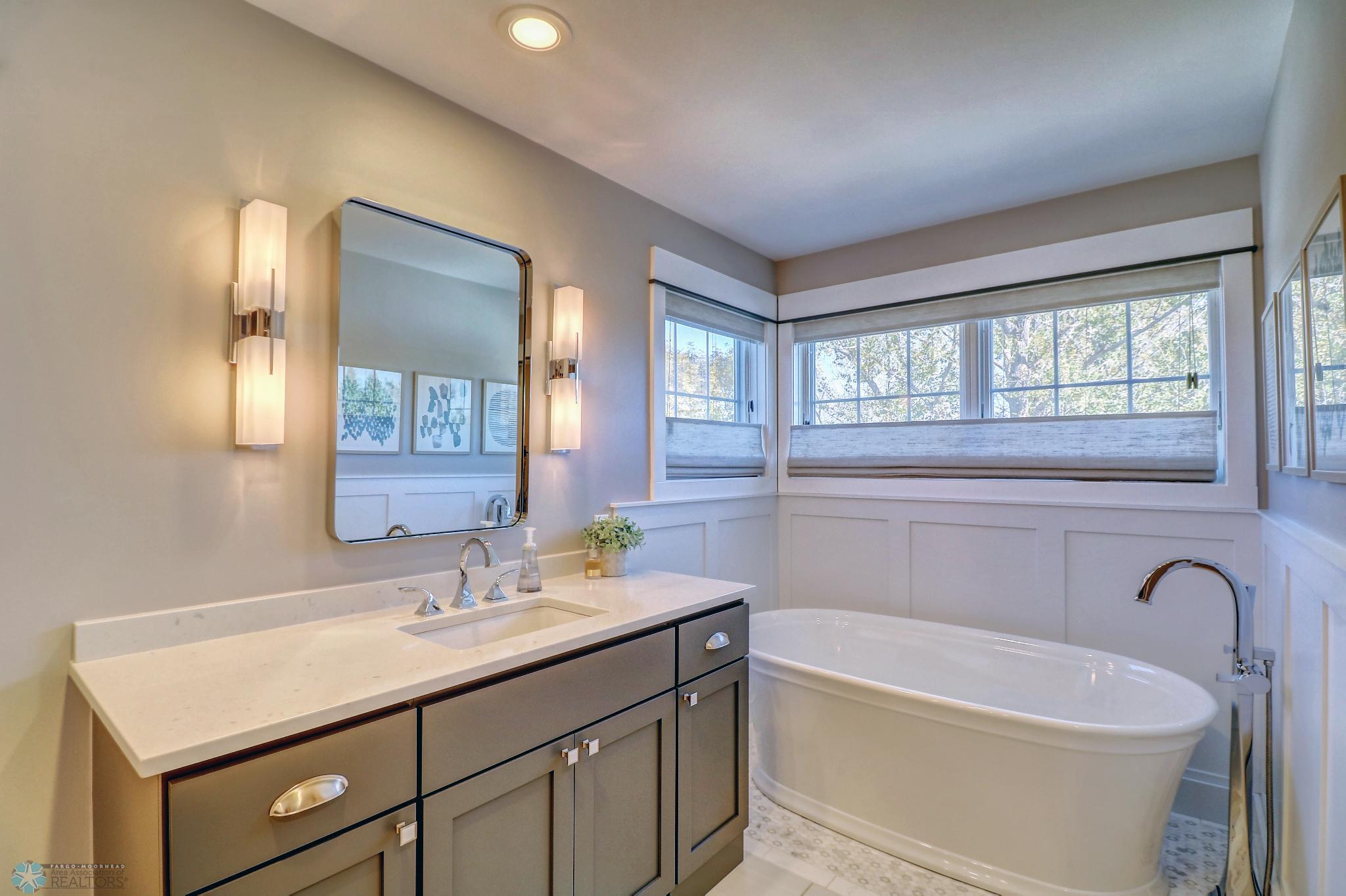 Primary Bathroom1_2.jpg