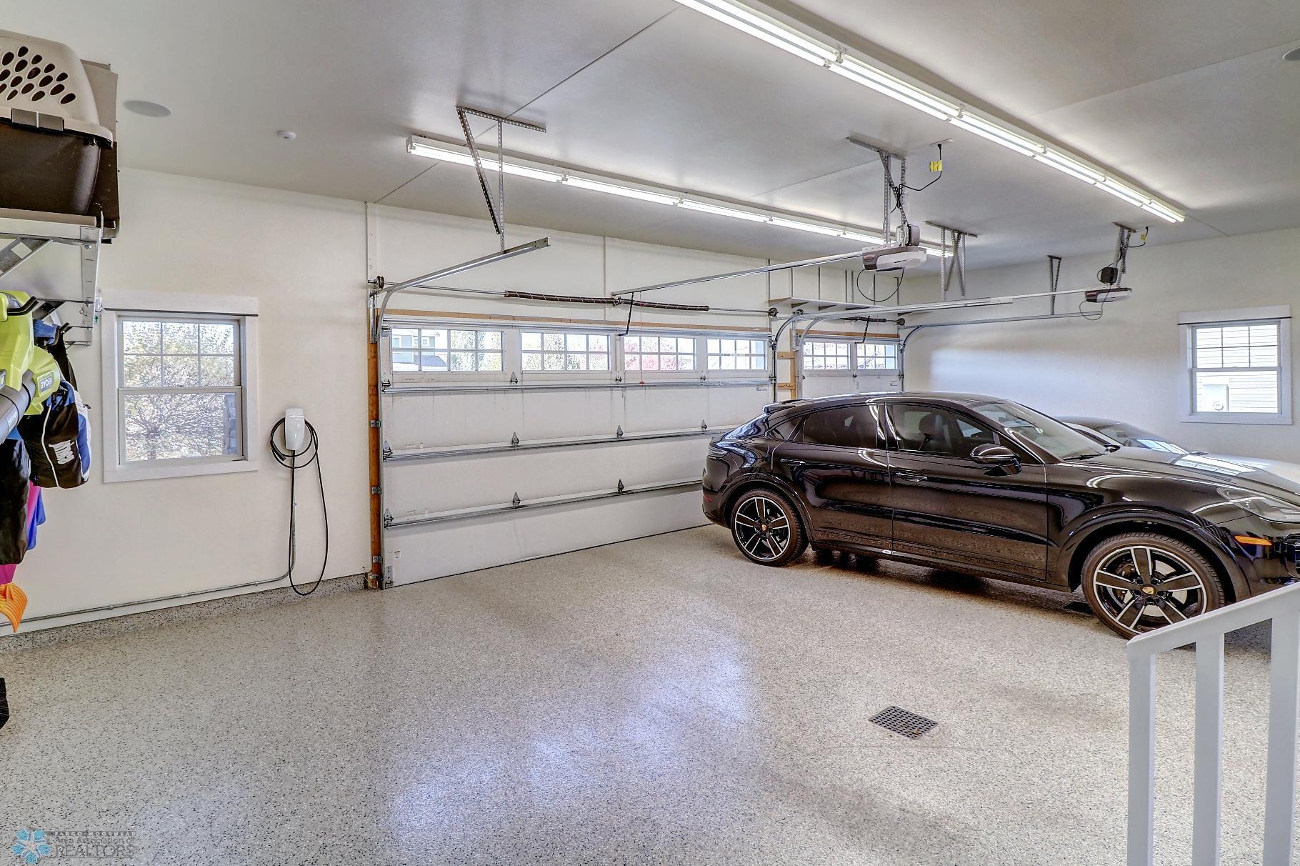 Garage1_2.jpg