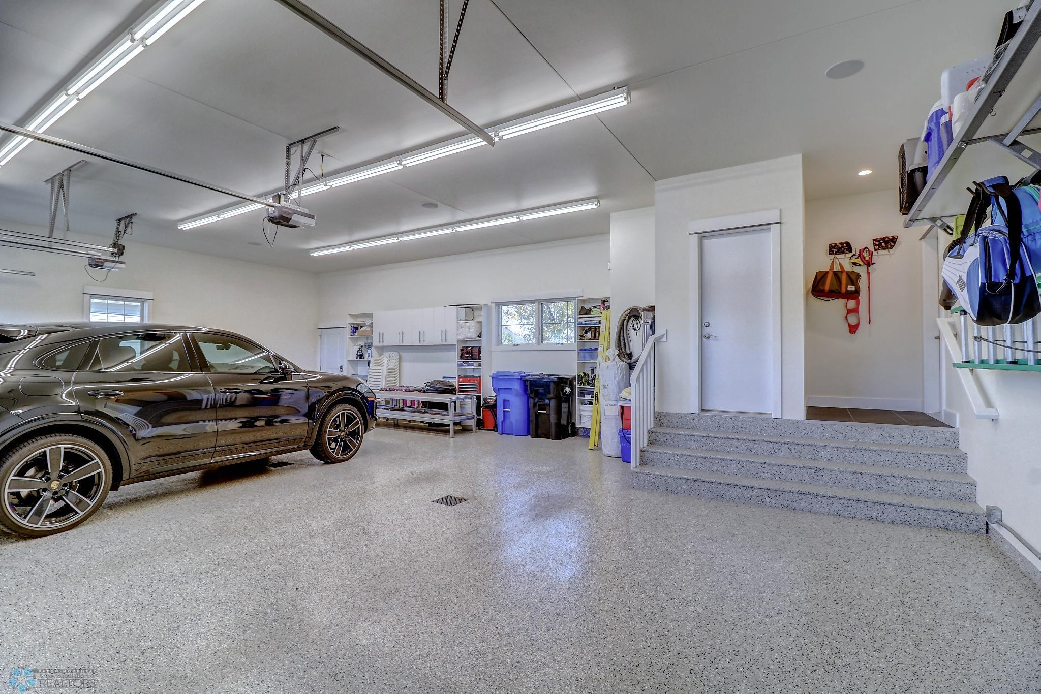 Garage1_1.jpg