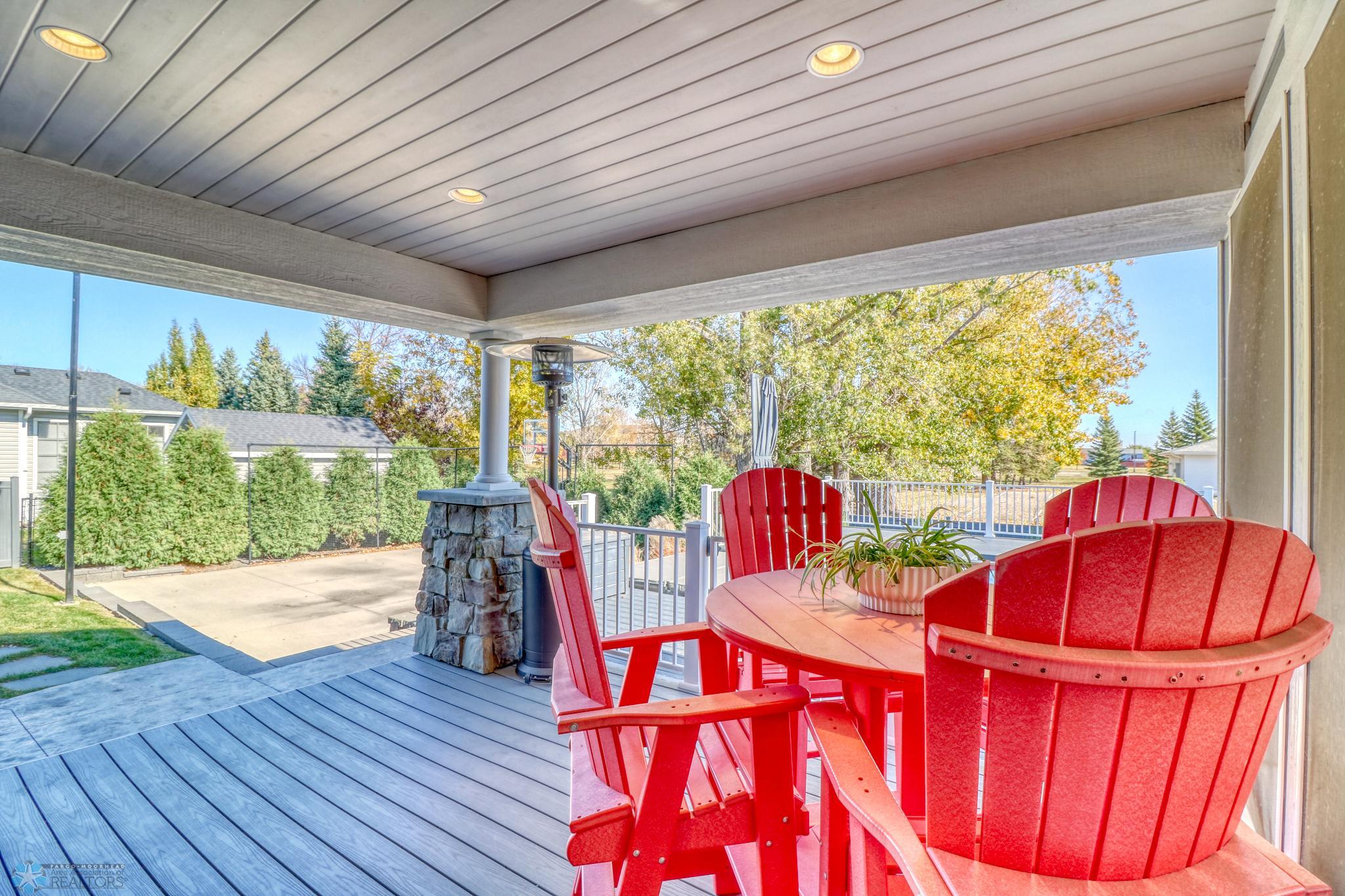 Backyard_deck1_2.jpg