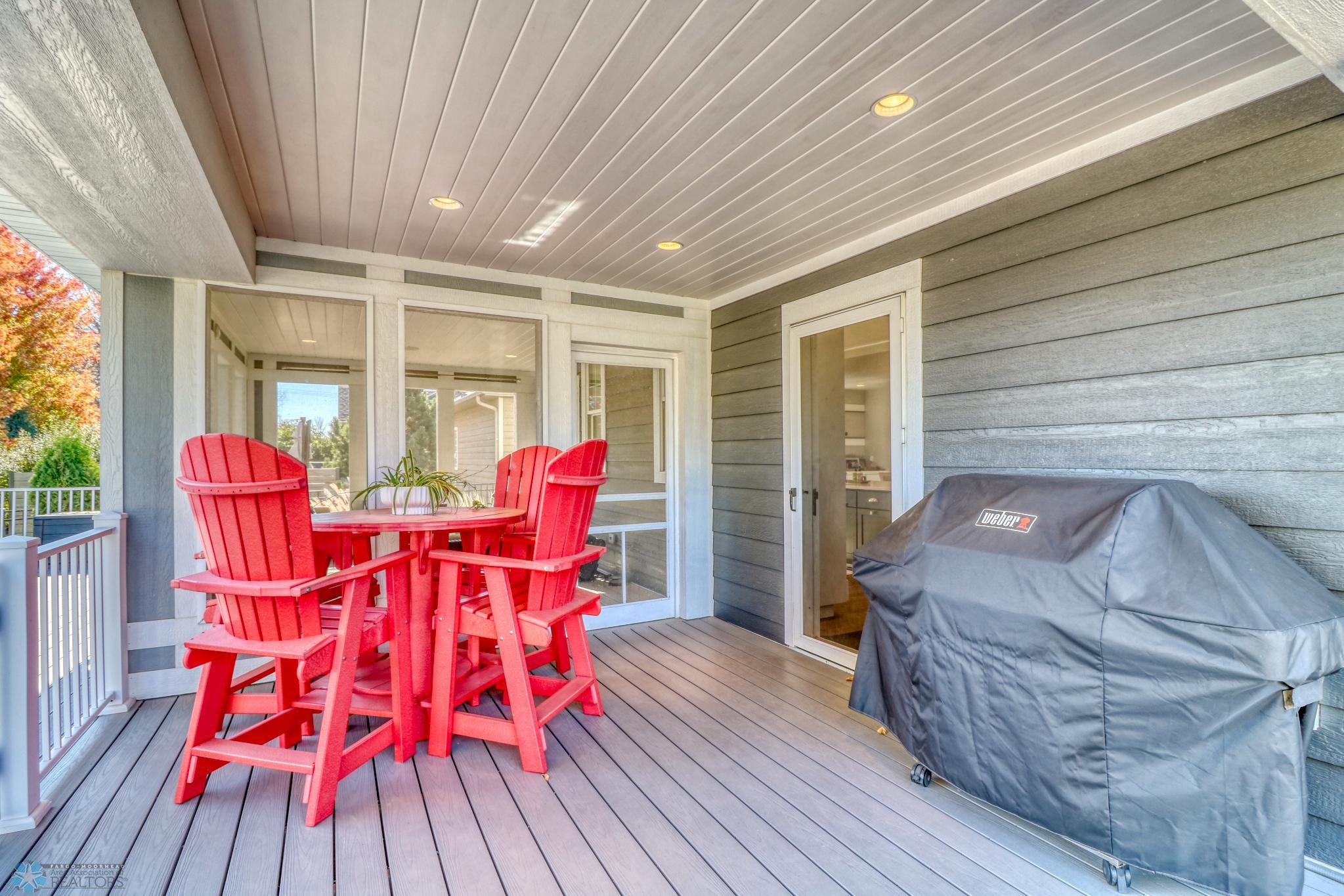 Backyard_deck1_1.jpg