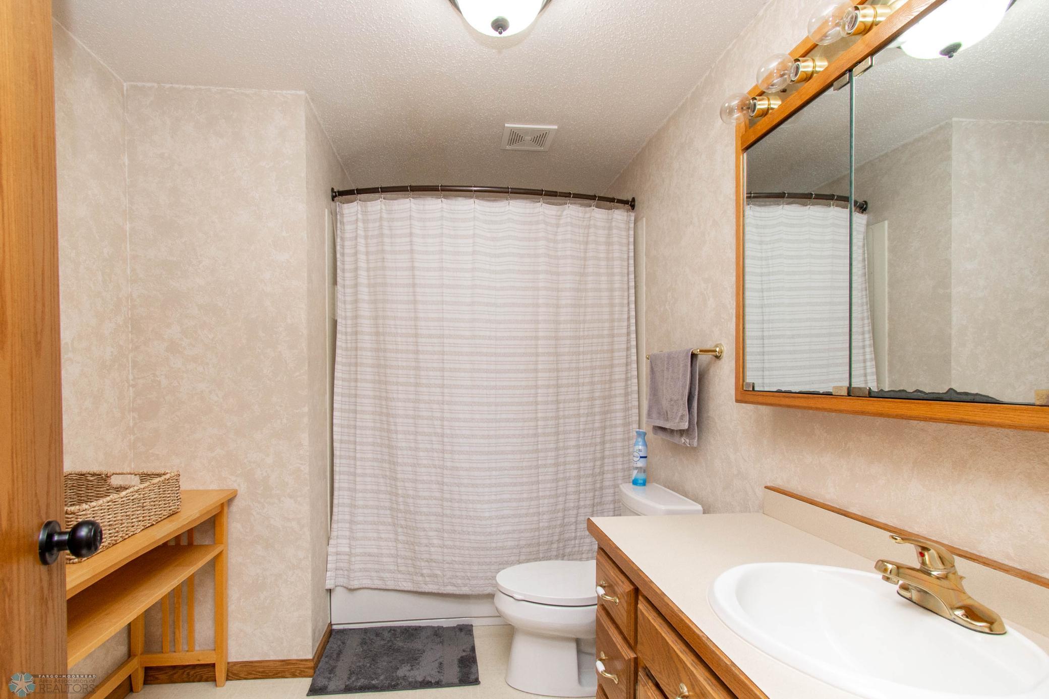 Bathroom 2 - Full