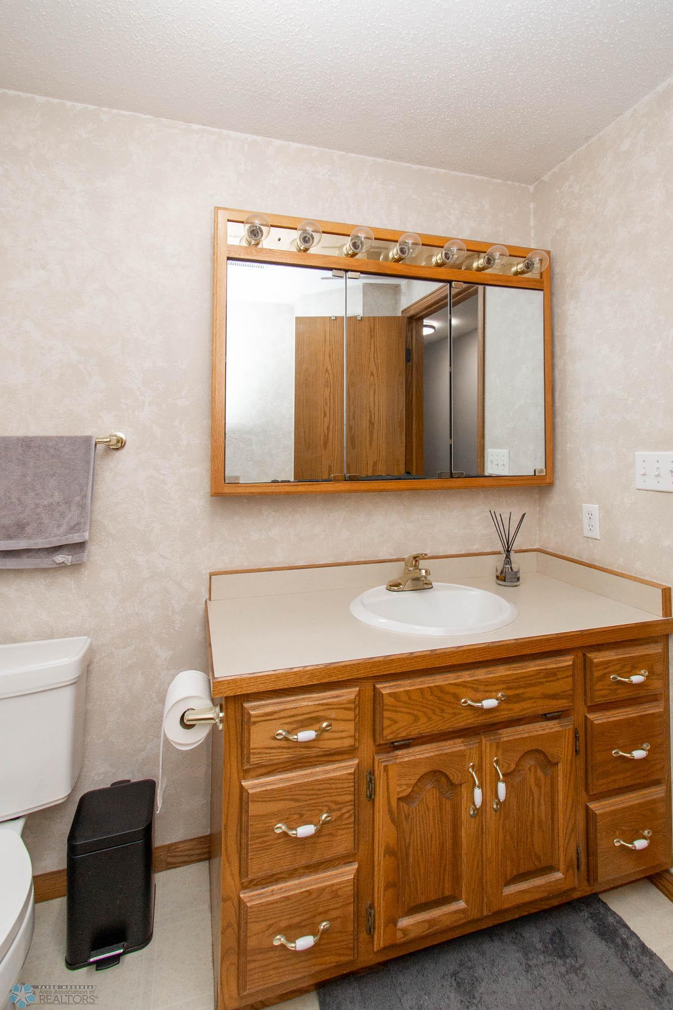 Bathroom 2 - Full