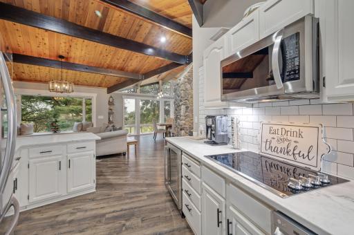 Electric cooktop and also gas range in butlers pantry