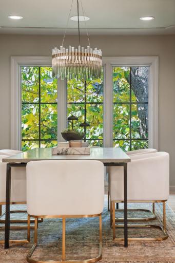 Step into this formal dining space that embodies pure luxury. With exquisite finishes, elegant decor, and a sophisticated atmosphere, itâs the perfect setting for unforgettable dinners and entertaining guests in style.