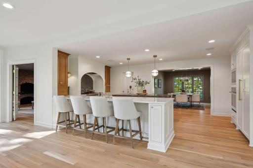 Perfect for entertaining and family gatherings, this layout fosters togetherness while maintaining a stylish, functional space for all your culinary adventures.