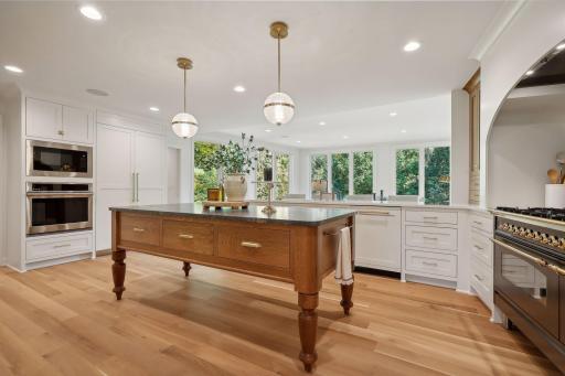 This well-appointed kitchen boasts ample storage and convenient pull-out drawers, ensuring everything you need is easily accessible.