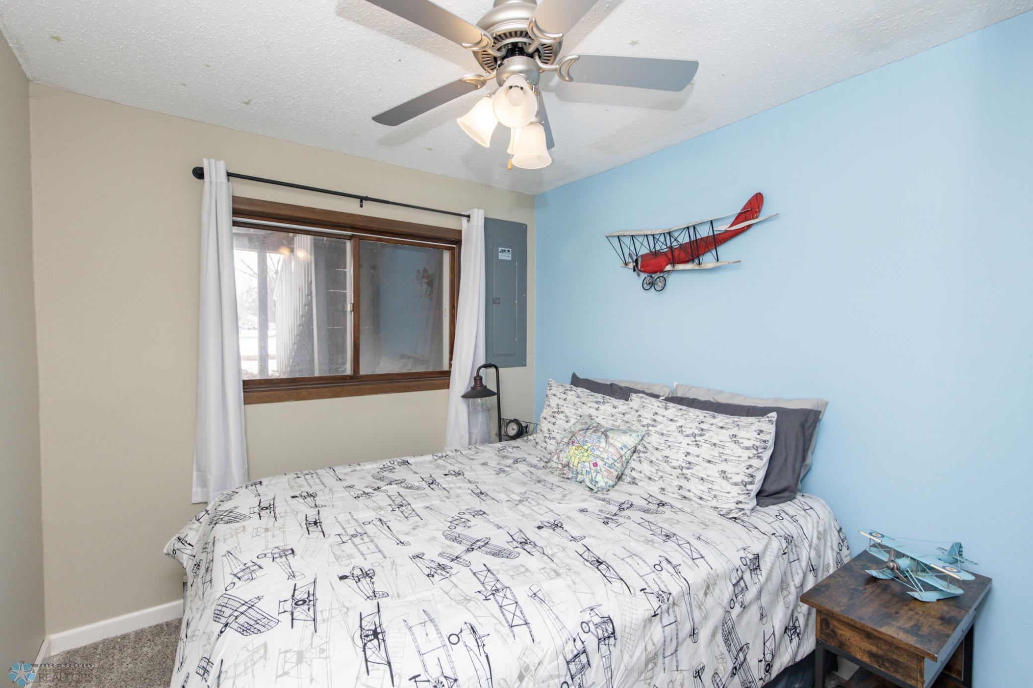Bedroom. 2
