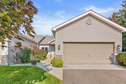 Wonderful one level townhouse conveniently located to shopping, dining, parks, freeway access and more