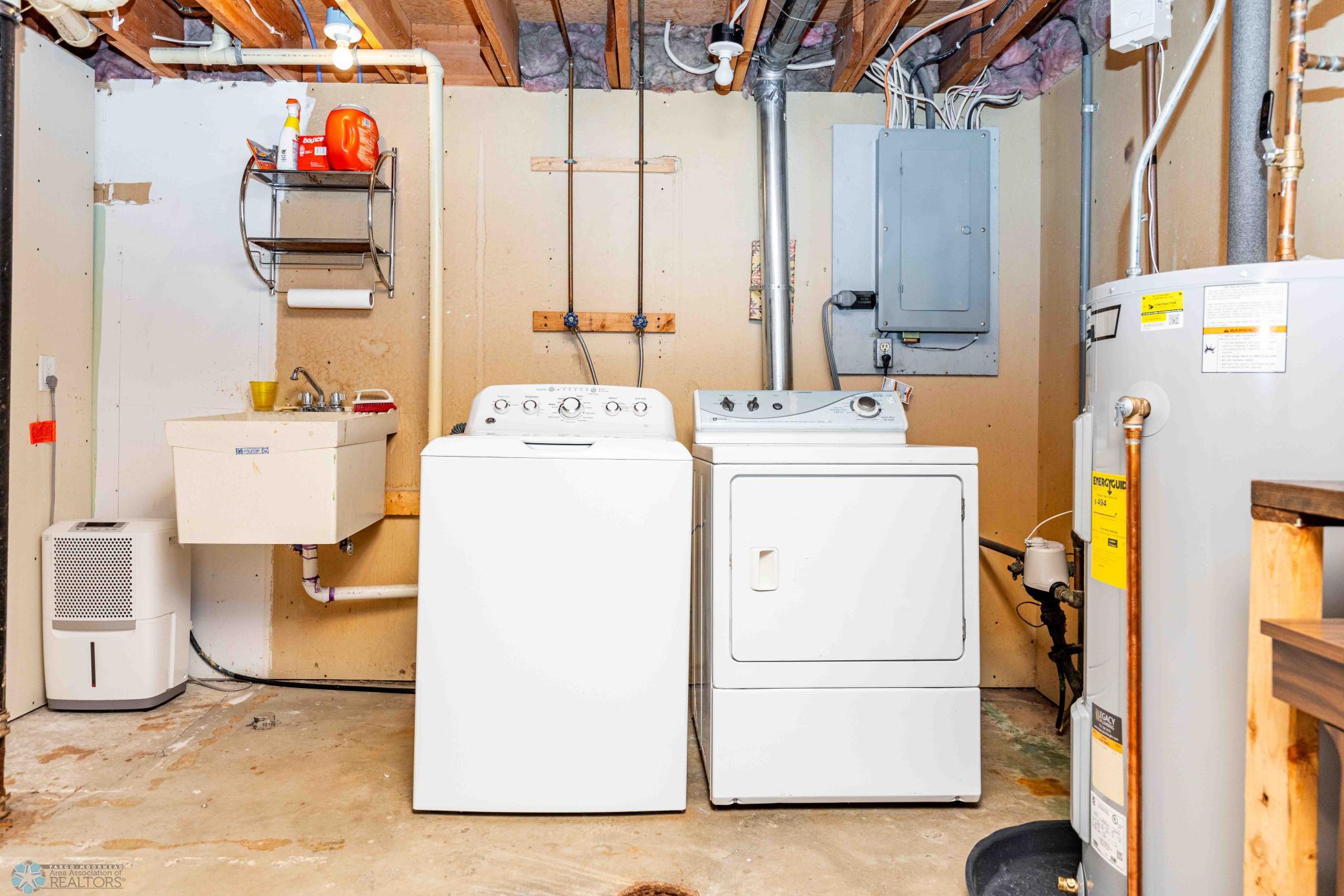 Washer/Dryer included