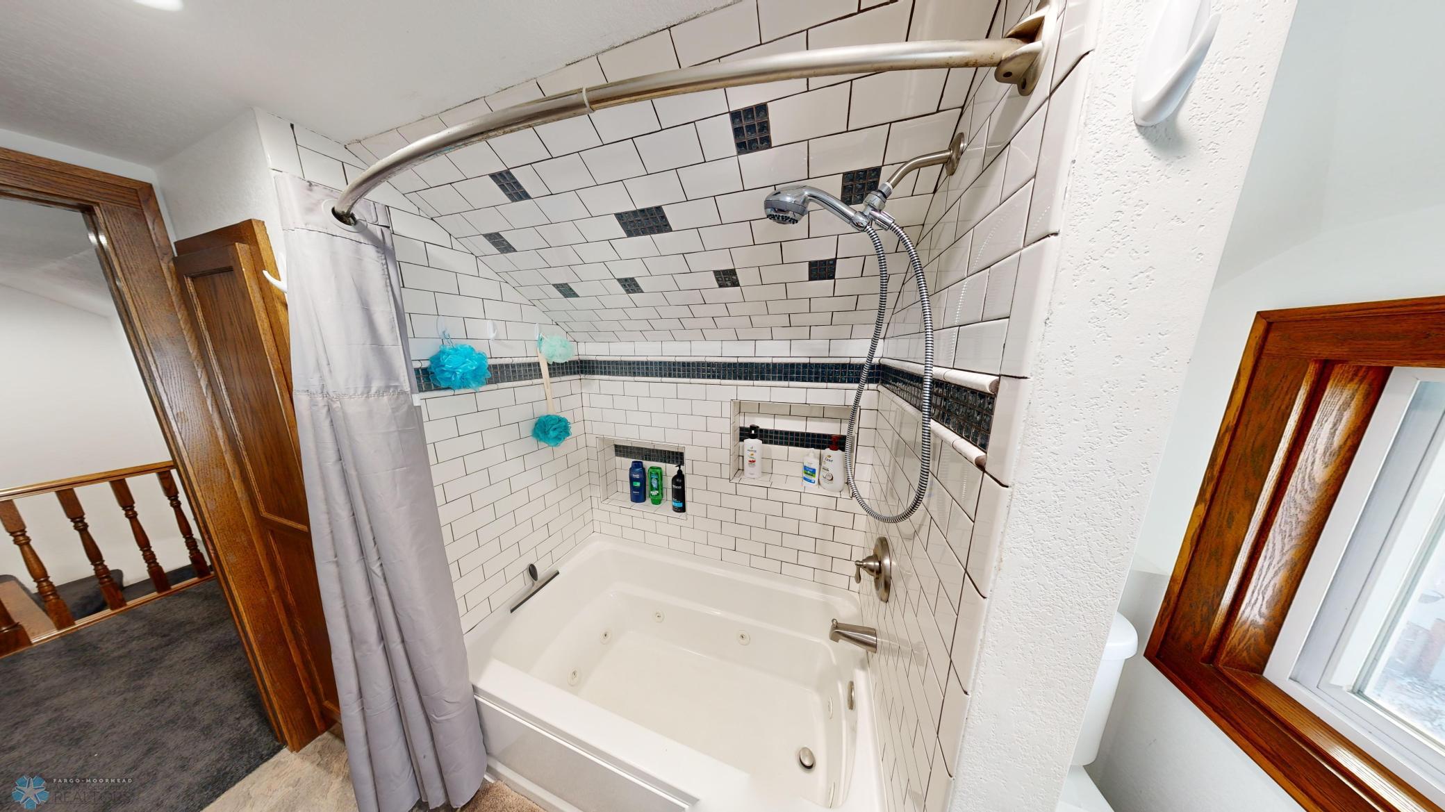 Jetted/Jacuzzi Tub in 2nd Full Bath