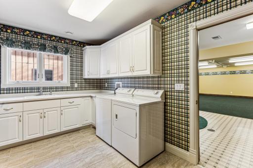275 Lake Avenue S, Spicer, MN 56288
