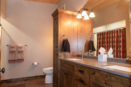 315 40th Avenue NW, Underwood, ND 58576