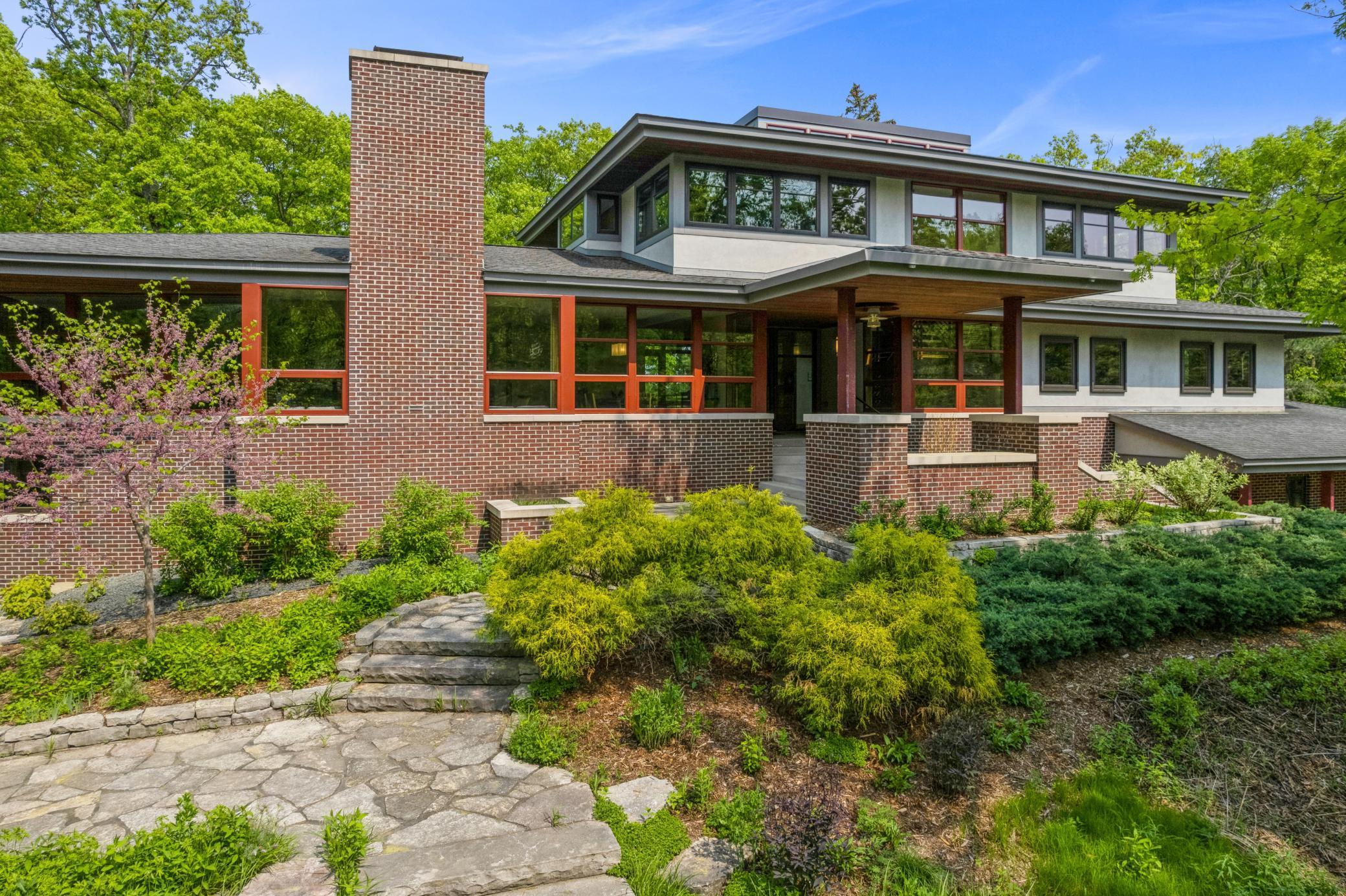 Charming and Convenient Flagstone Walkways
