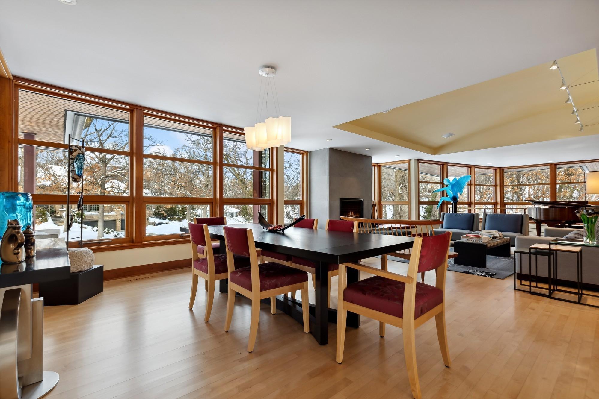 Spacious Formal Dining Room Ideal for Large Gatherings