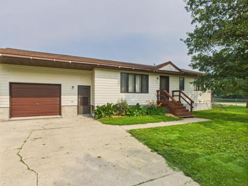 408 6th Avenue SW, Warroad, MN 56763
