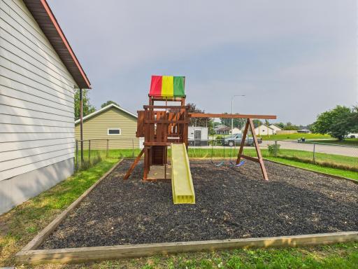 408 6th Avenue SW, Warroad, MN 56763