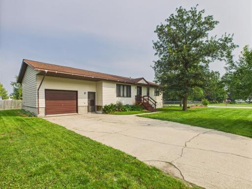 408 6th Avenue SW, Warroad, MN 56763