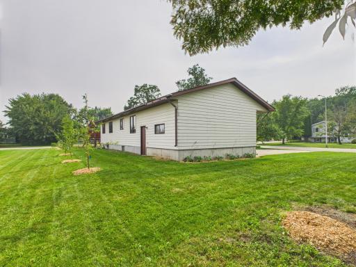 408 6th Avenue SW, Warroad, MN 56763