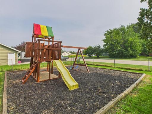 408 6th Avenue SW, Warroad, MN 56763