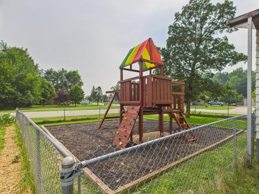 408 6th Avenue SW, Warroad, MN 56763