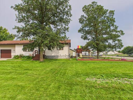 408 6th Avenue SW, Warroad, MN 56763