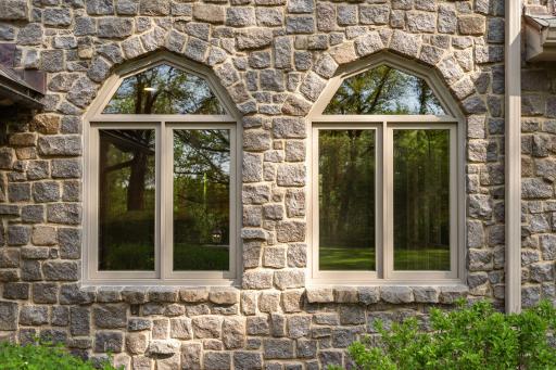 Cobblestone wraps around the entire home with stucco accents