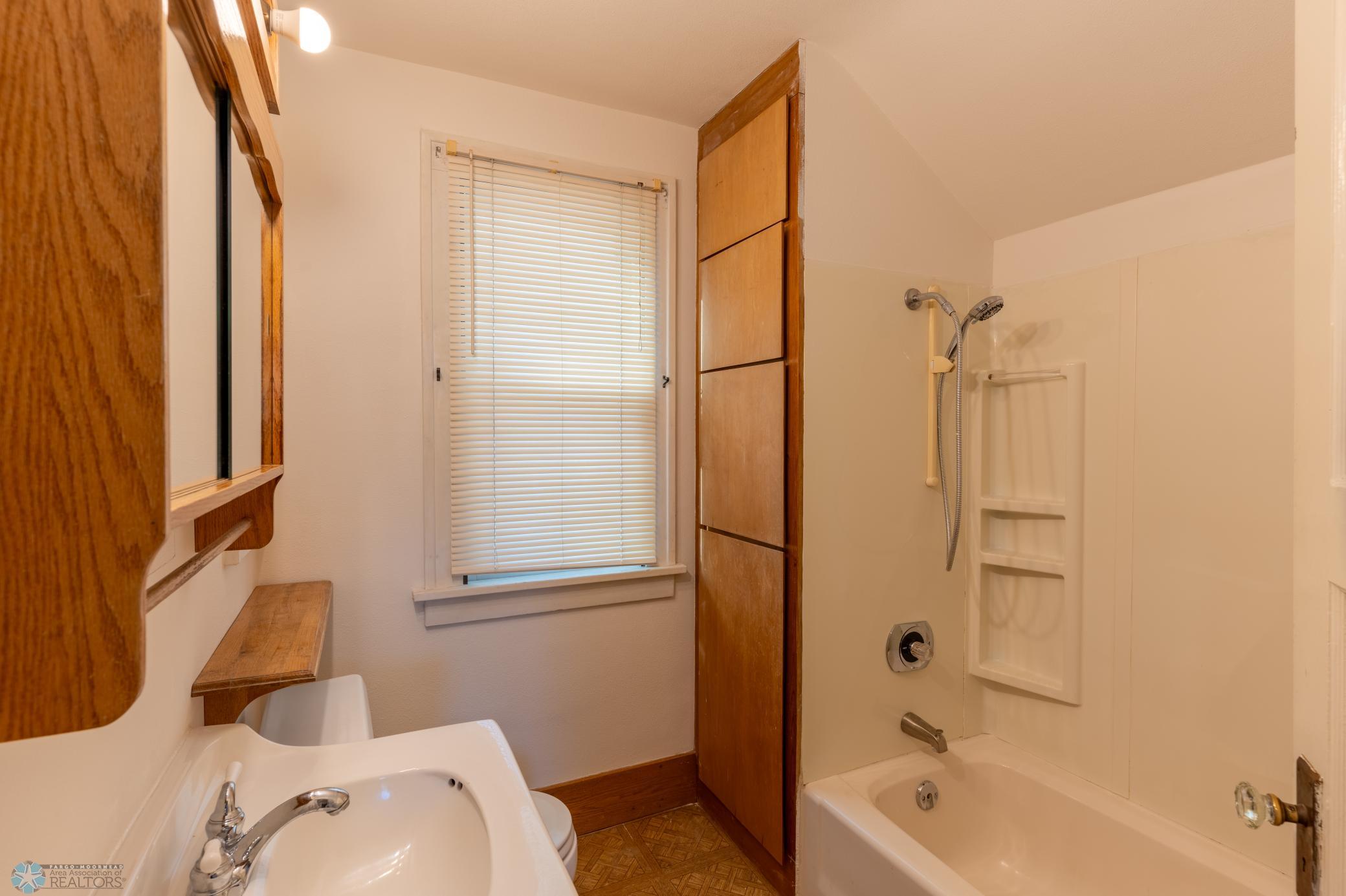 Upstairs Bathroom 2.jpg